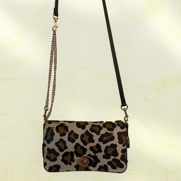 Small Coach purse with gold chain strap​ - Picture 8 of 9